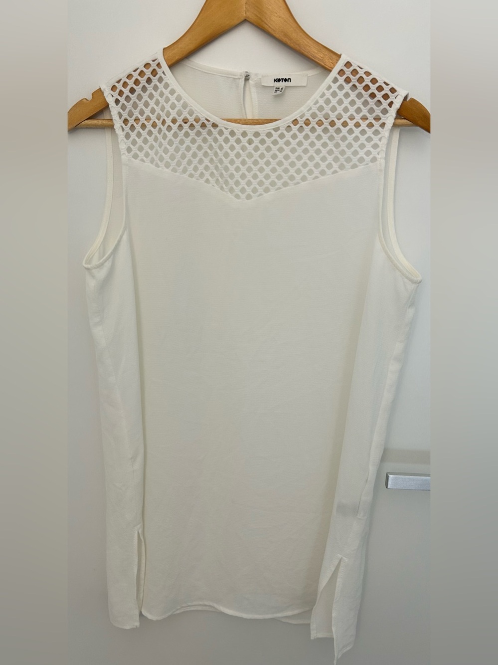 Koton Sleeveless White Mesh Yoke Tunic